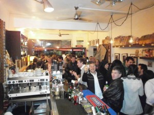 L'osteria Michelangelo piena per l'aperitivo